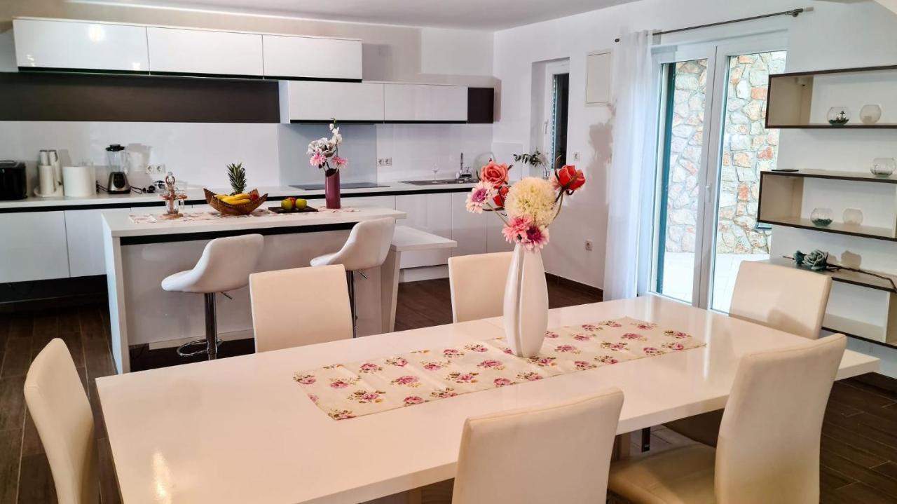 Villa Relax , With Seaview And Two Pools Near Beach Starigrad  Zewnętrze zdjęcie