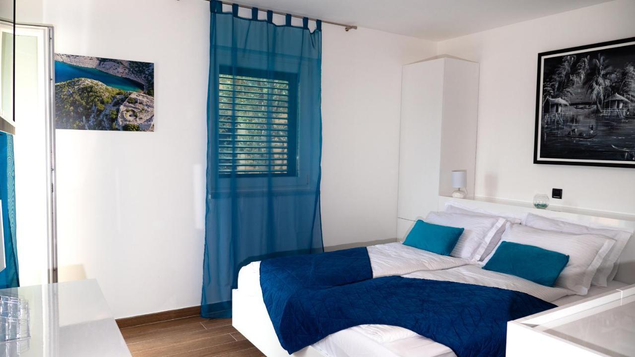 Villa Relax , With Seaview And Two Pools Near Beach Starigrad  Zewnętrze zdjęcie