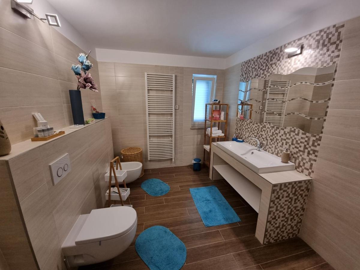 Villa Relax , With Seaview And Two Pools Near Beach Starigrad  Zewnętrze zdjęcie